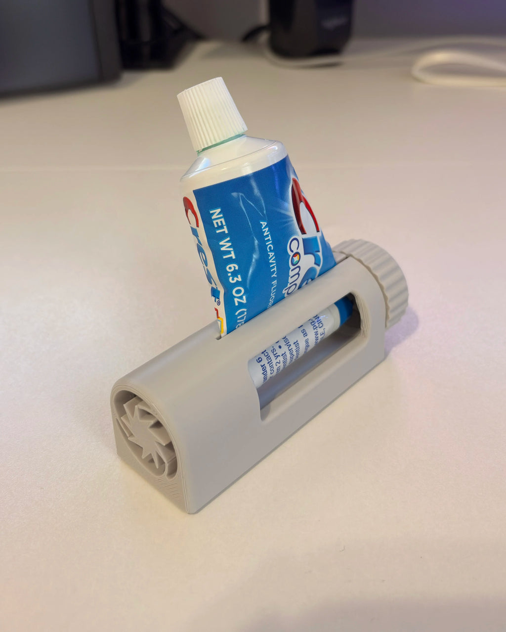 Toothpaste Squeeze Ratchet V.1