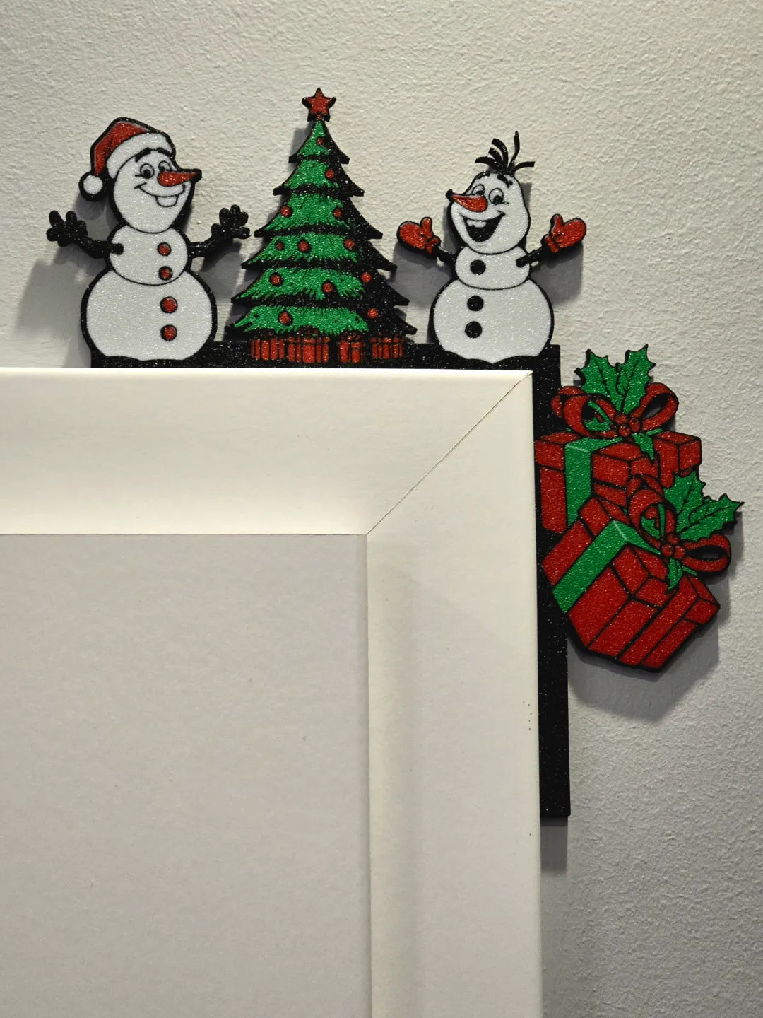 Christmas Door Frame Corner - 2 Snowman around a tree with presents - Right corner only